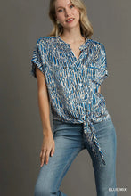 Load image into Gallery viewer, Solid Mixed Print Short Sleeve Top

