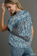 Load image into Gallery viewer, Solid Mixed Print Short Sleeve Top
