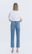 Load image into Gallery viewer, Mid Rise slim straight jean
