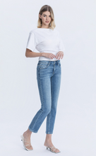 Load image into Gallery viewer, Mid Rise slim straight jean
