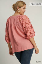 Load image into Gallery viewer, Linen Boxy Cut Slit Top w/Floral Lace Sleeves
