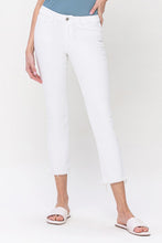 Load image into Gallery viewer, Mid rise  white crop jean
