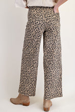 Load image into Gallery viewer, Leopard print cropped pants
