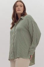 Load image into Gallery viewer, Printed Long Sleeve Button Up

