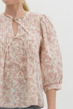 Load image into Gallery viewer, Floral Print 3/4 length Sleeve Top
