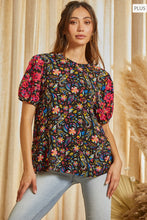 Load image into Gallery viewer, Printed Top w/ Ruffled Sleeve.
